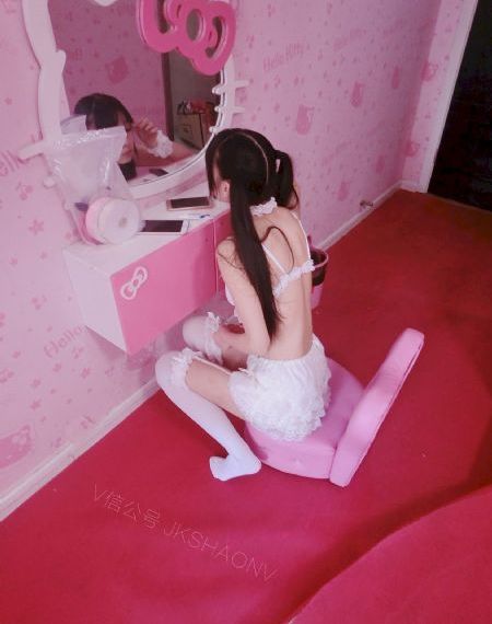 《年轻的女仆》在线观看